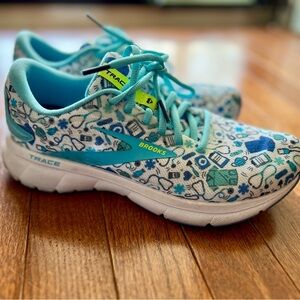 Brooks Women’s Trace 2 Hero Pack Medical Running Shoes Size 7